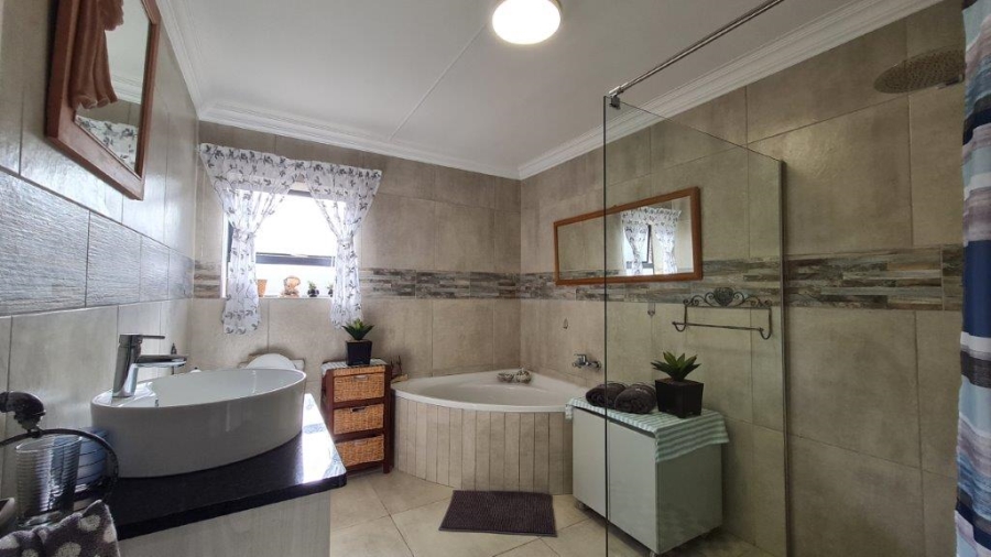 3 Bedroom Property for Sale in Dana Bay Western Cape